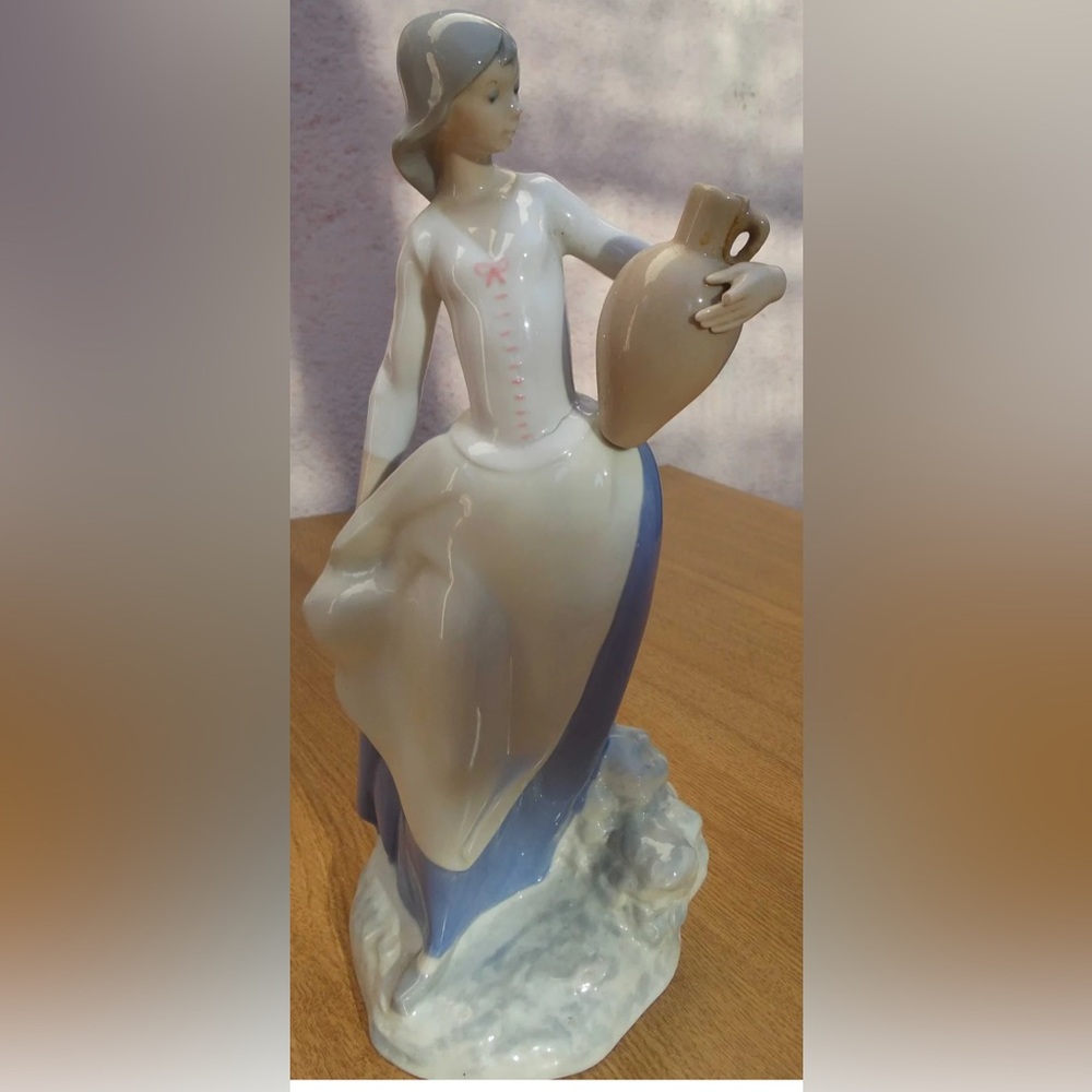 Elegant Porcelain Figurine in Blue and White